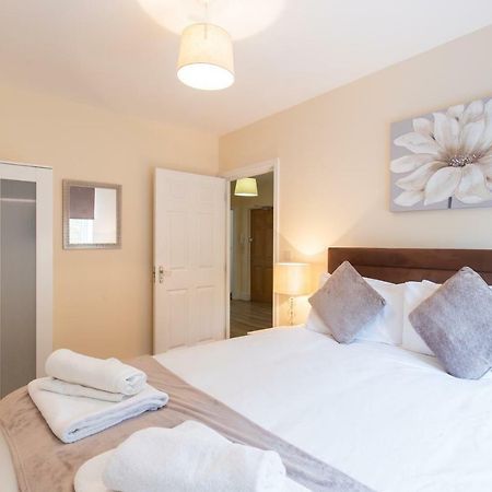 Velvet 2-Bedroom Apartment, Brewery Road, Hoddesdon Ходдесдон Экстерьер фото