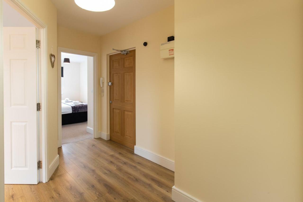Velvet 2-Bedroom Apartment, Brewery Road, Hoddesdon Ходдесдон Экстерьер фото
