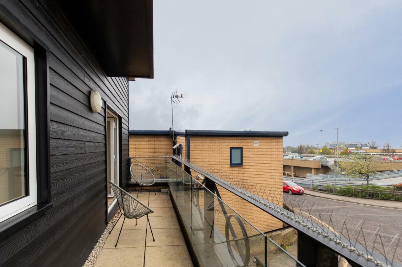 Velvet 2-Bedroom Apartment, Brewery Road, Hoddesdon Ходдесдон Экстерьер фото