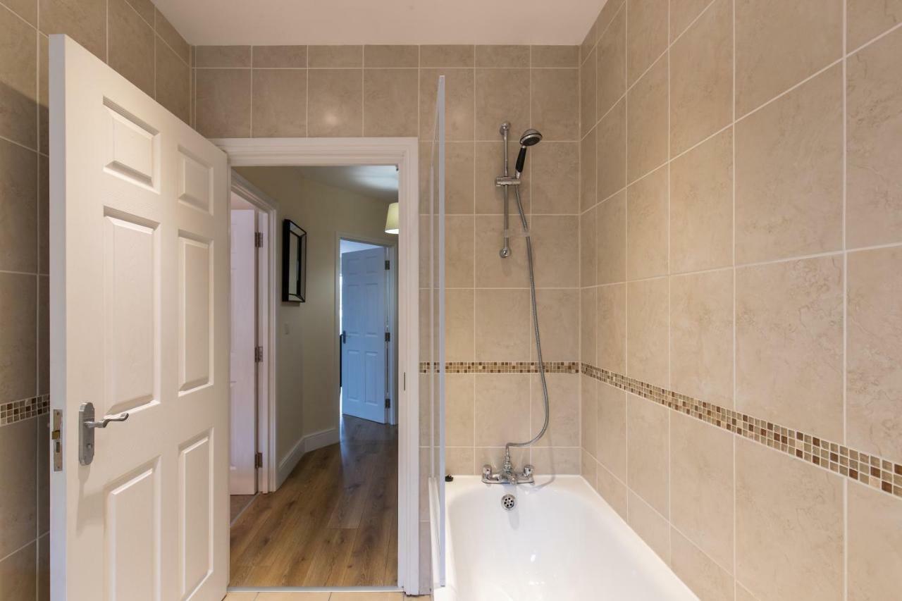 Velvet 2-Bedroom Apartment, Brewery Road, Hoddesdon Ходдесдон Экстерьер фото